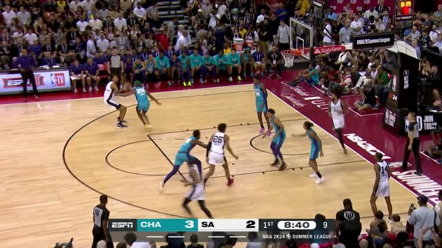 初入NBA有些紧张！文班亚马扣篮遗憾扣飞 前三投全丢
