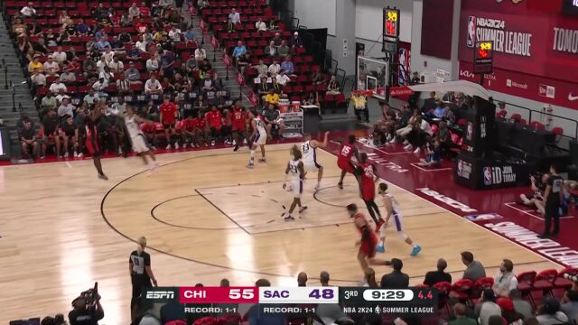 平地起惊雷 萨诺戈接队友妙传双臂砸扣