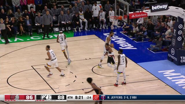 开拓者107-105森林狼 爱德华兹空砍37分夏普致胜上篮