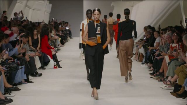 【速看】FENDI 2024春夏|实用舒适与柔美华丽的结合