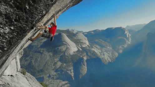 小伙一点保护措施都没有，下面就是万丈深渊，一失手就见死神了！