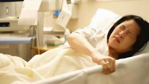 孕妇医院产子,丈夫突然向医生下跪,说孩子我们不要了!