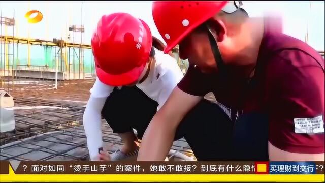 烈日下的坚守钢筋工刘春民用巧手编织城市“高度”