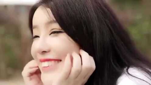 梦见女朋友画好妆笑着问我好不好看，情感与美的梦境解析
