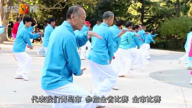 七旬老人组织百余人练习健身气功,一坚持就是20年