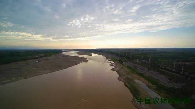 那山那水,还有夕阳下的渭河