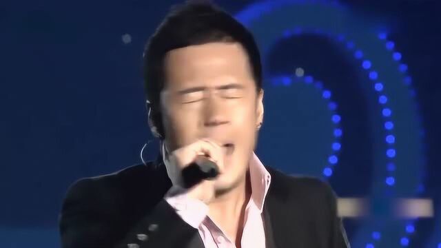 杨坤演唱经典的歌曲《无所谓》唱到流泪,听到心碎!