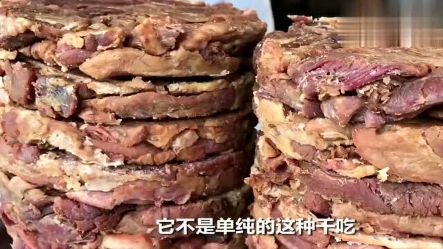 青岛必吃的小吃脂渣百年历史,酥香回味无穷,5斤猪肉出一斤脂渣