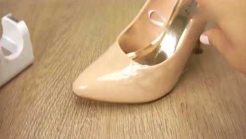 小姐姐利用透明胶，DIY制作别样的高跟鞋，还蛮实用的！