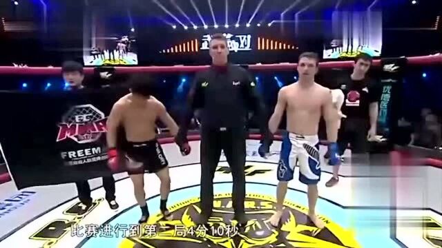 首次登上MMA擂台的郑晓亮拿得开门红,强势KO俄罗斯选手拿下胜利