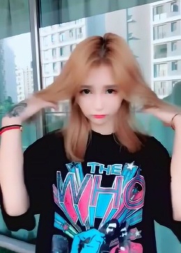 小姐姐跳的手势舞好迷人，最后一笑好美，微微一笑便可倾城