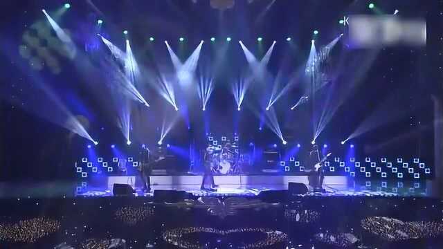 CNBLUE《HEY YOU》+《直感》的现场舞台