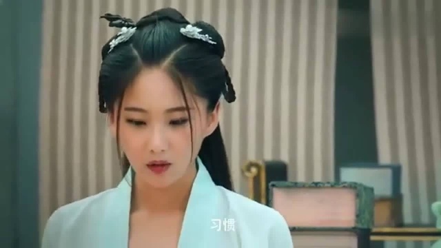 御龙王妃:王爷关怀侍女,他下一刻直接把侍女揽入怀中,侍女懵了