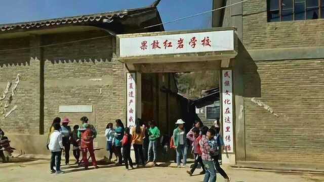 这个地方不属于中国,当地人却说中文,用人民币还用中国的手机卡