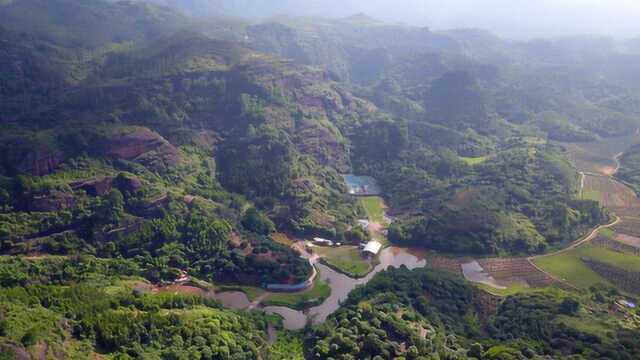 航拍广西灵山烟霞山 由红色砂岩构成的典型的丹霞地貌