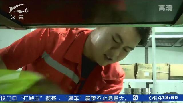 放弃金融家梦想 独守仓库执着奉献