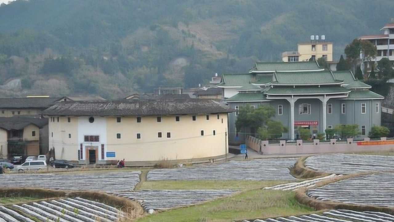 福建永定有座青色土楼,建造者身份很厉害,很多人用过他的产品