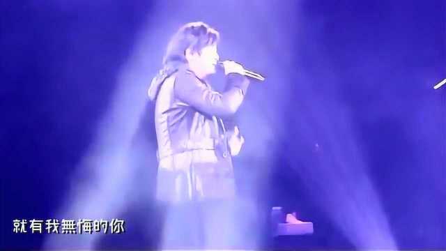 王杰演唱怀旧经典《红尘有你》,第一句刚唱完,台下瞬间尖叫一片