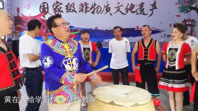 《土家族祭祀舞蹈撒叶尔嗬传承进行中》