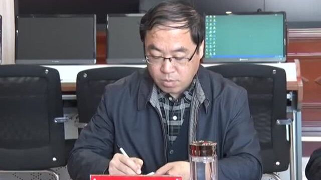 县委理论学习中心组举行集体学习会