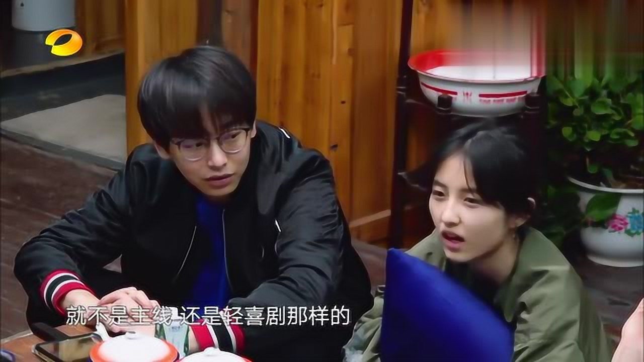 黄磊问张子枫拍戏情况知道有恋爱戏气到拍桌子男主角有危险了