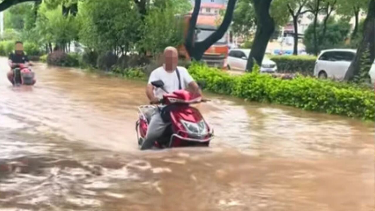 网传桂林一初中生被大水冲走失联!当地回应:是名男孩,仍在搜寻