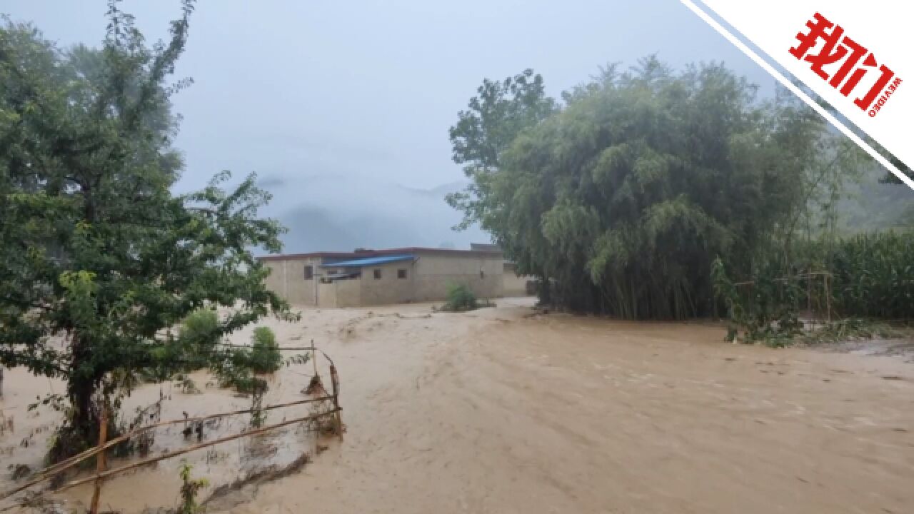 甘肃徽县特大暴雨已造成两人死亡 当地紧急避险转移一千余人