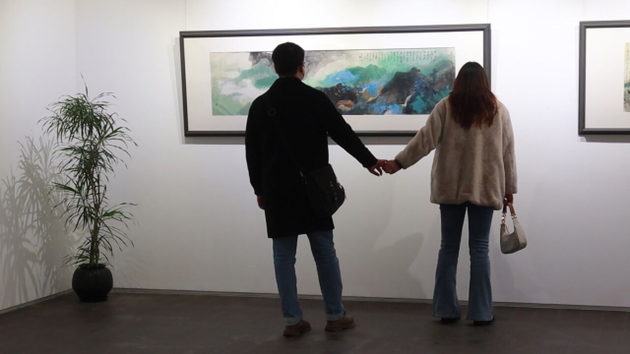 何海霞ⷩƒ榵𗧲Š师生作品展举行 部分为首次亮相