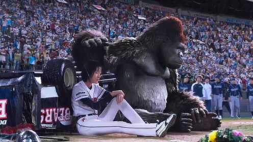 女孩养了一只大猩猩，教会它打棒球，成了巨星发了大财！