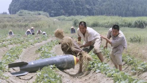 1987年台湾电影，农民田里掉进美国炸弹，从此天天盼轰炸