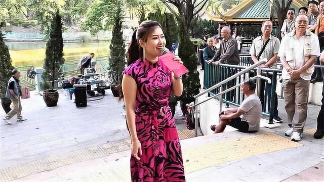 妹子现场演唱《高原蓝》悠扬婉转,清澈动听