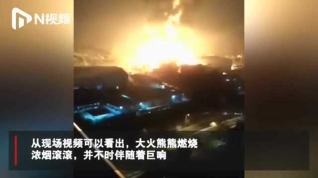 广州一化工厂突发爆燃!熊熊火光照亮夜空,4人疑因吸入浓烟送医