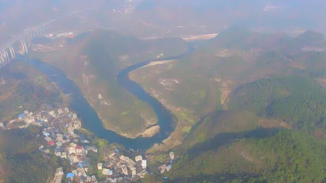 贵州深山发现绝美之地,三面环水太美了,简直就是宝地