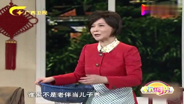 重温经典:郭达帮助儿子卖土豆,想出搞广告语,差点笑出腹肌