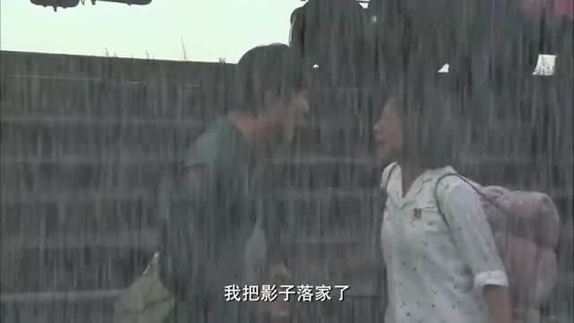 雨中男知青暴乱,无人能劝,谁知老站长一声枪响都安静了