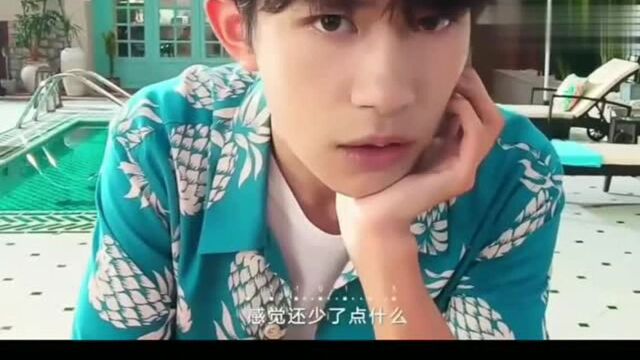 易烊千玺微笑冷酷表情cut,TFBOYS混剪视频看不完!