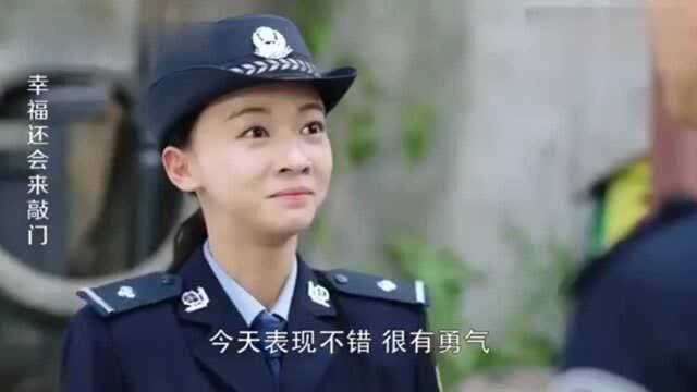 女刑警第一次执行任务,竟是给大妈抓猫咪,女刑警瞬间开心坏了!