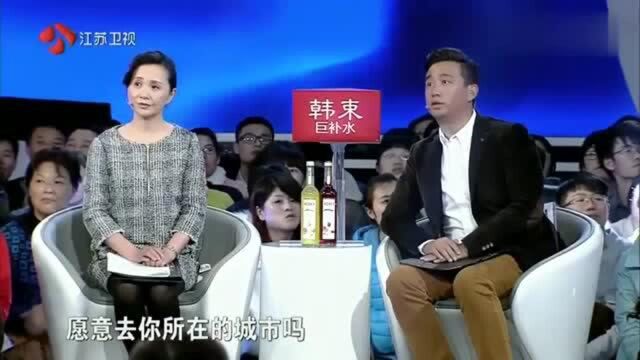 小伙牵走了公司女董事,放弃了漂亮心动女生,引全场沸腾!