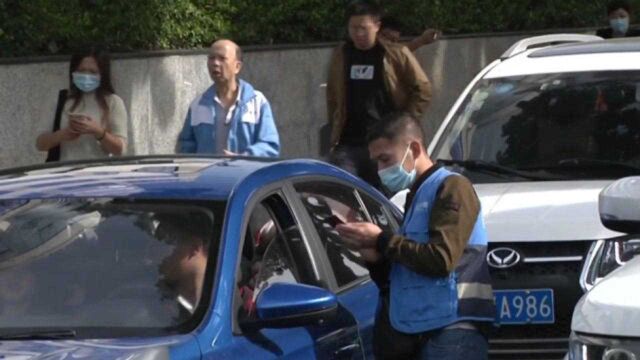 医院停车难催生“代客停车”新业务,市民对“临时工”褒贬各异