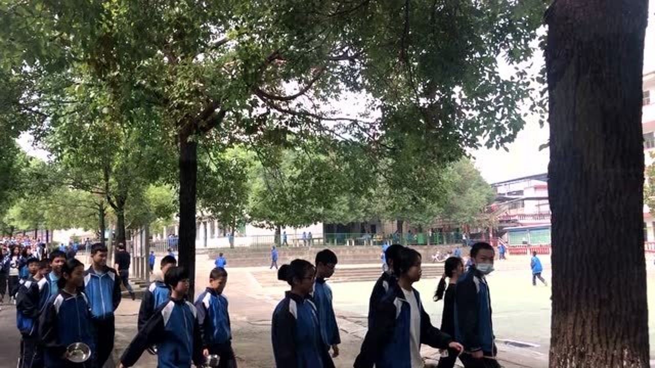 实拍永州云龙中学想不到祁阳一个镇上的民办学校有2600多人