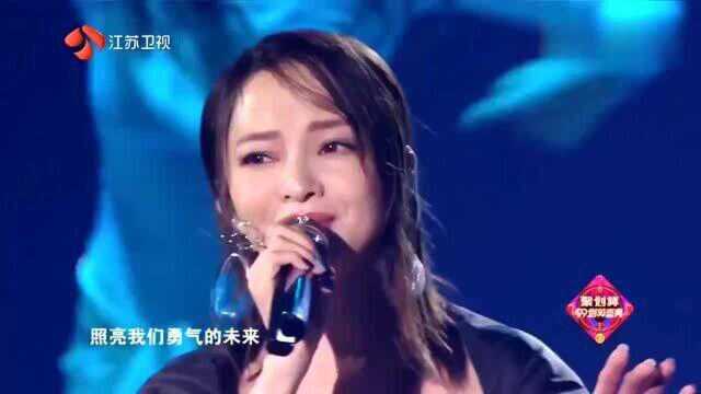 张韶涵演唱歌曲《欧若拉》,一开口满满的回忆!