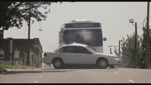 经典悬疑 犯罪影片，在赶往法庭的路上死于车祸