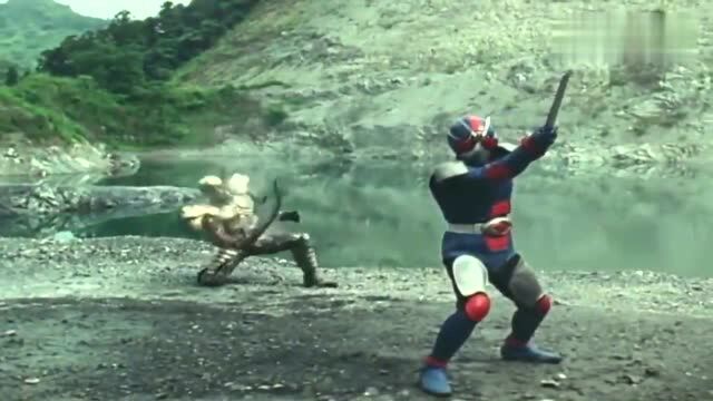 假面骑士Black RX,生华骑士使出骑士踢,一脚踢飞怪兽!