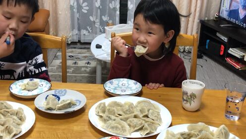 岳阳妹子日本过年，到东北朋友家一起吃年饭、包饺子
