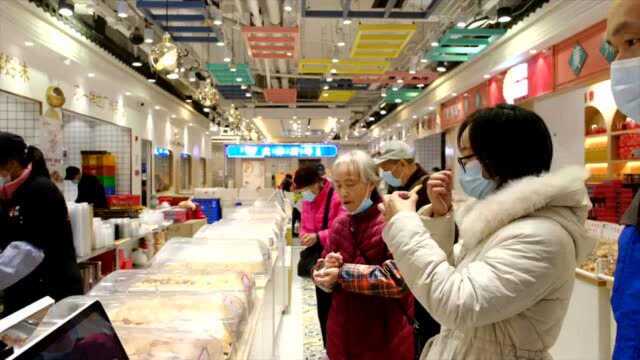 西关礼饼传承人谢颖春:烤制新年猪仔饼,重温广府食饼情