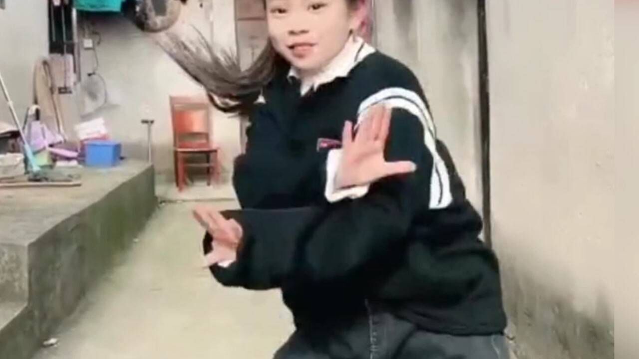 谁说农村女孩学舞蹈没用,11岁女孩自学爵士舞火的一塌糊涂