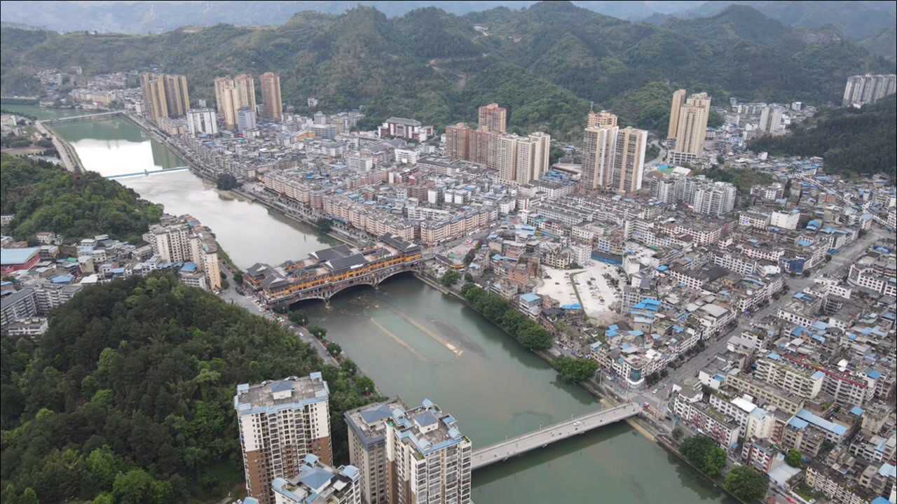 来到贵州黔南最小县城三都,面积虽小规划很好,夜景很迷人!