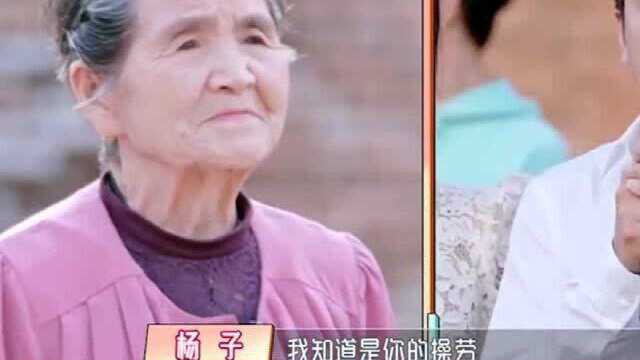 杨子真是个孝顺的儿子,把妈妈捧上了天,媳妇还这么孝顺!