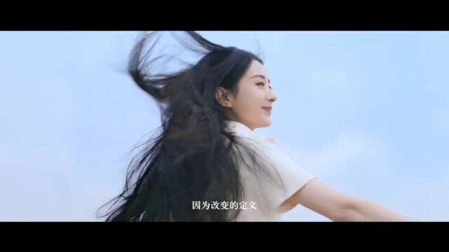 迪奥品牌大使赵丽颖 蓝天下的自信女孩儿