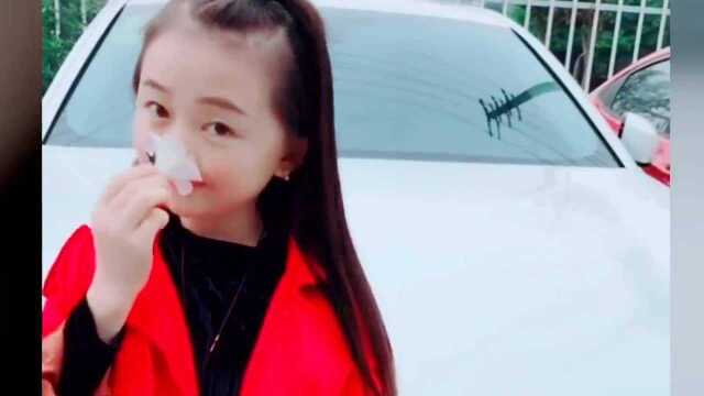 中国成都30多岁“袖珍女孩”,火遍网络,关键女的很漂亮